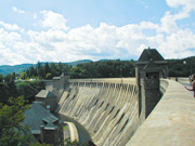 Historische Sperrmauer am Edersee